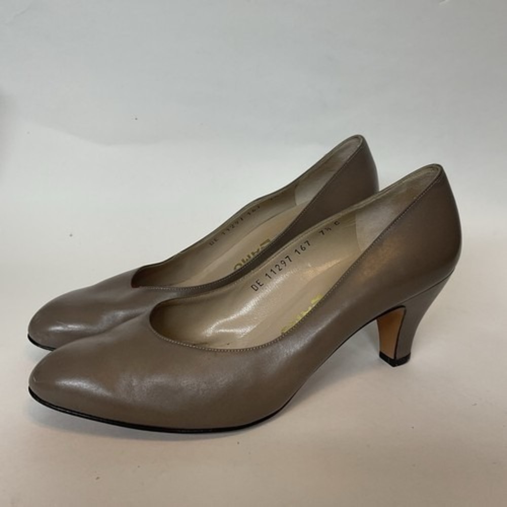 Salvatore‎ Ferragamo Beige Leather Career Business Heels Pump Women 7.5C Italy